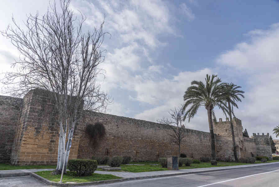 Mallorca - Alcúdia 01 - muralla.jpg